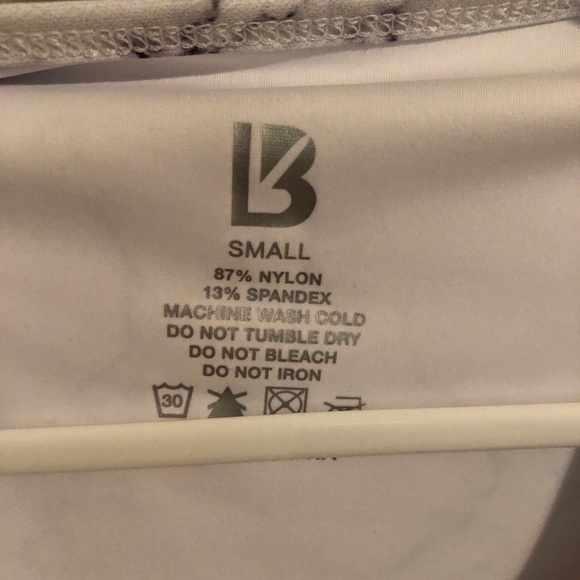 BUFFBUNNY crop top - Picture 2 of 2